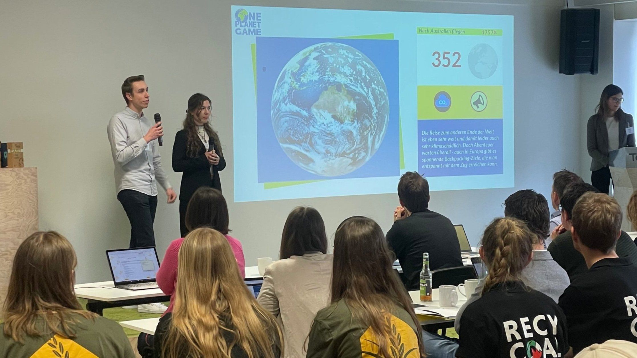Studierende von Enactus Münster präsentierten das “OnePlanet Game”.