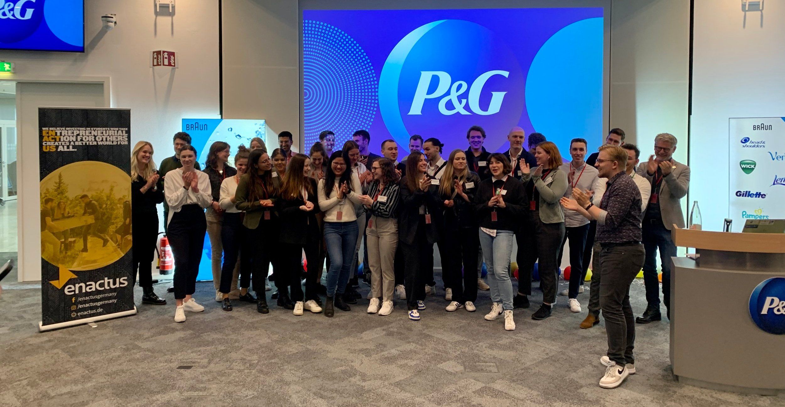Gruppenfoto der Teilnehmenden